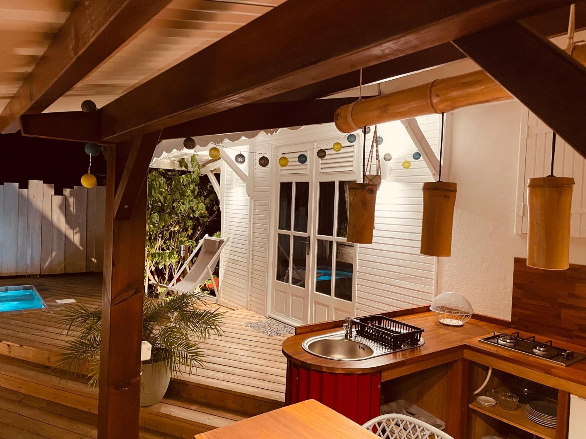 Les Coulirooms - Suite Avec Jacuzzi Et Grande Terrasse Сент-Анн Экстерьер фото