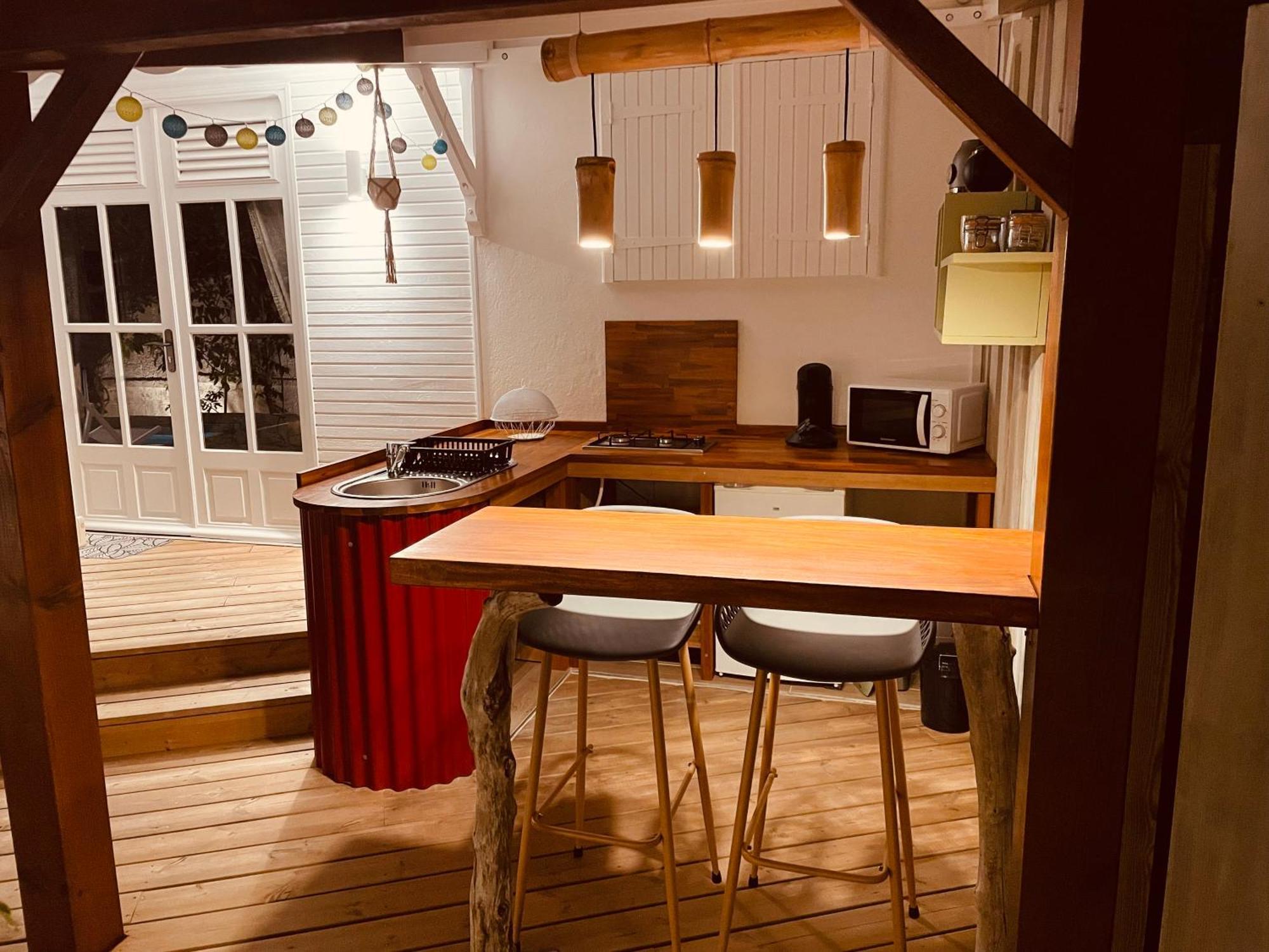 Les Coulirooms - Suite Avec Jacuzzi Et Grande Terrasse Сент-Анн Экстерьер фото