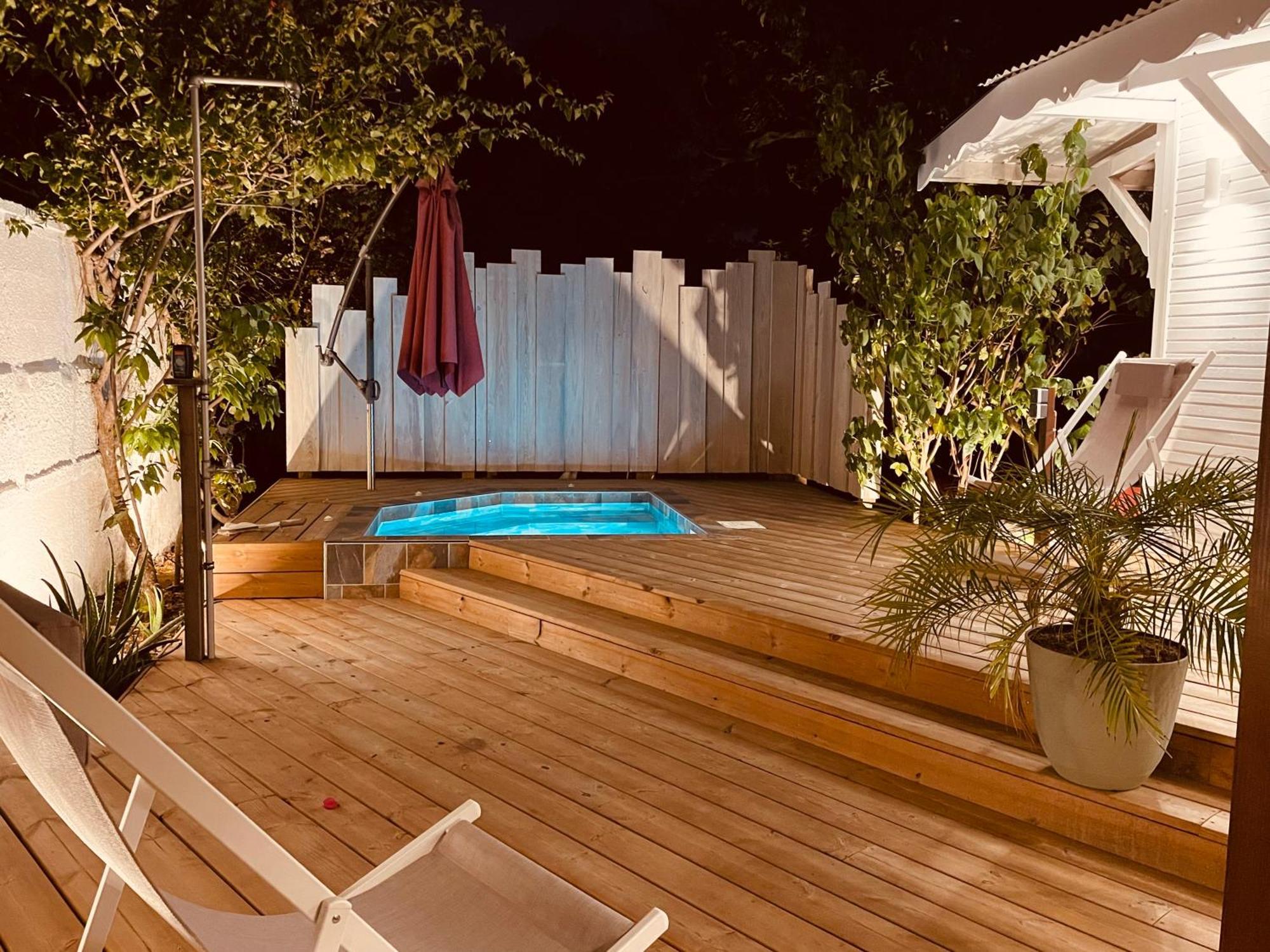 Les Coulirooms - Suite Avec Jacuzzi Et Grande Terrasse Сент-Анн Экстерьер фото