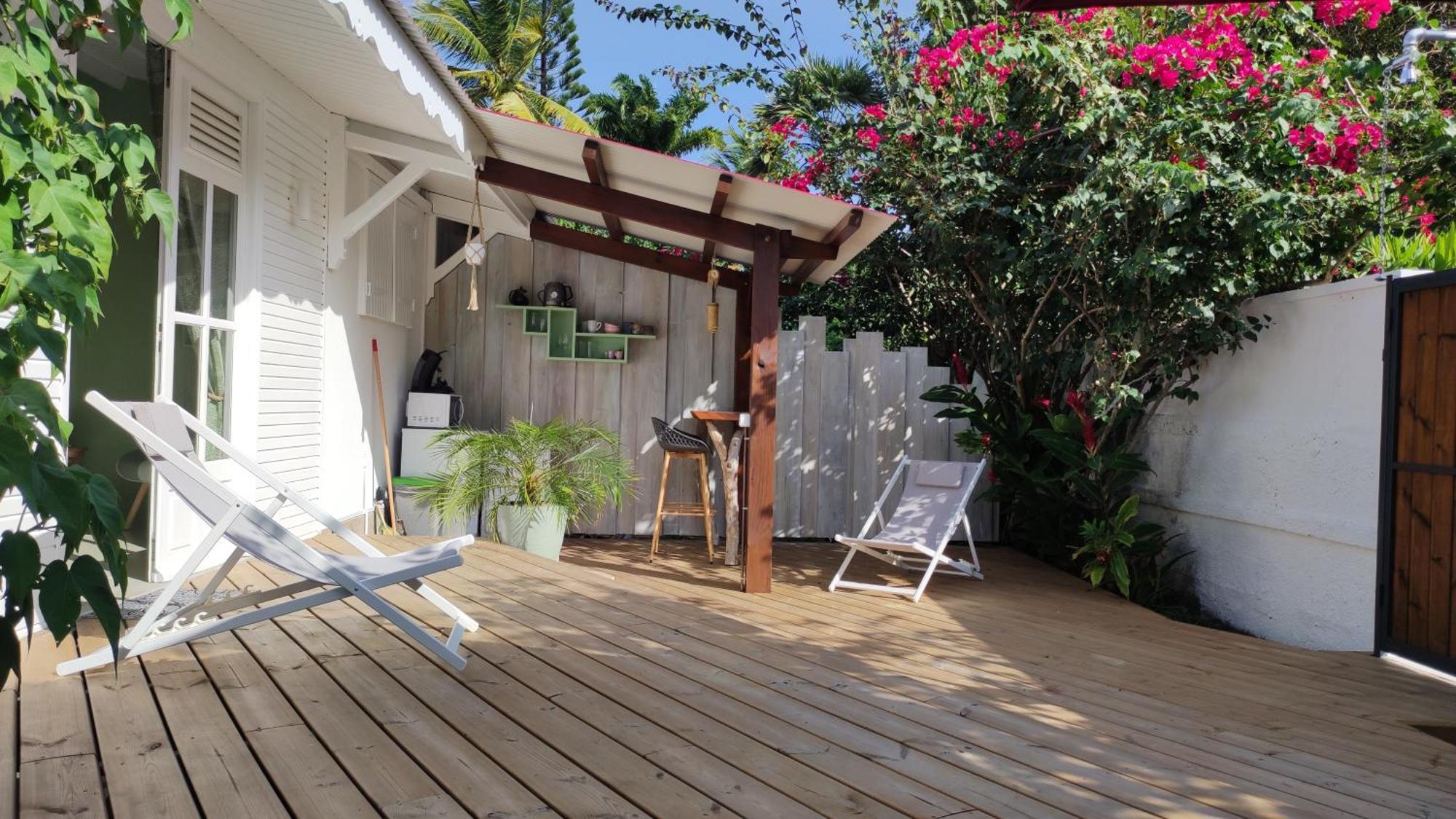 Les Coulirooms - Suite Avec Jacuzzi Et Grande Terrasse Сент-Анн Экстерьер фото