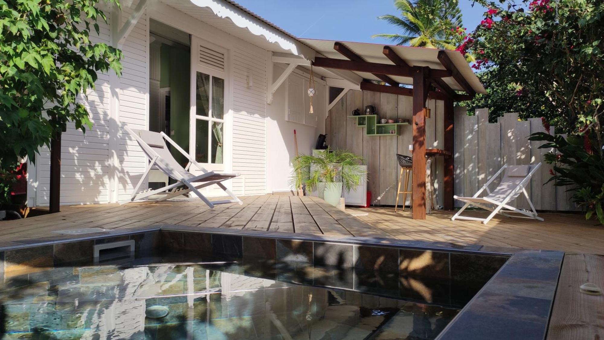 Les Coulirooms - Suite Avec Jacuzzi Et Grande Terrasse Сент-Анн Экстерьер фото