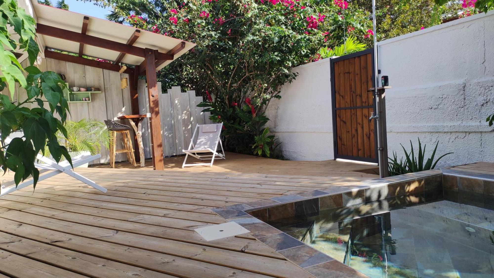 Les Coulirooms - Suite Avec Jacuzzi Et Grande Terrasse Сент-Анн Экстерьер фото