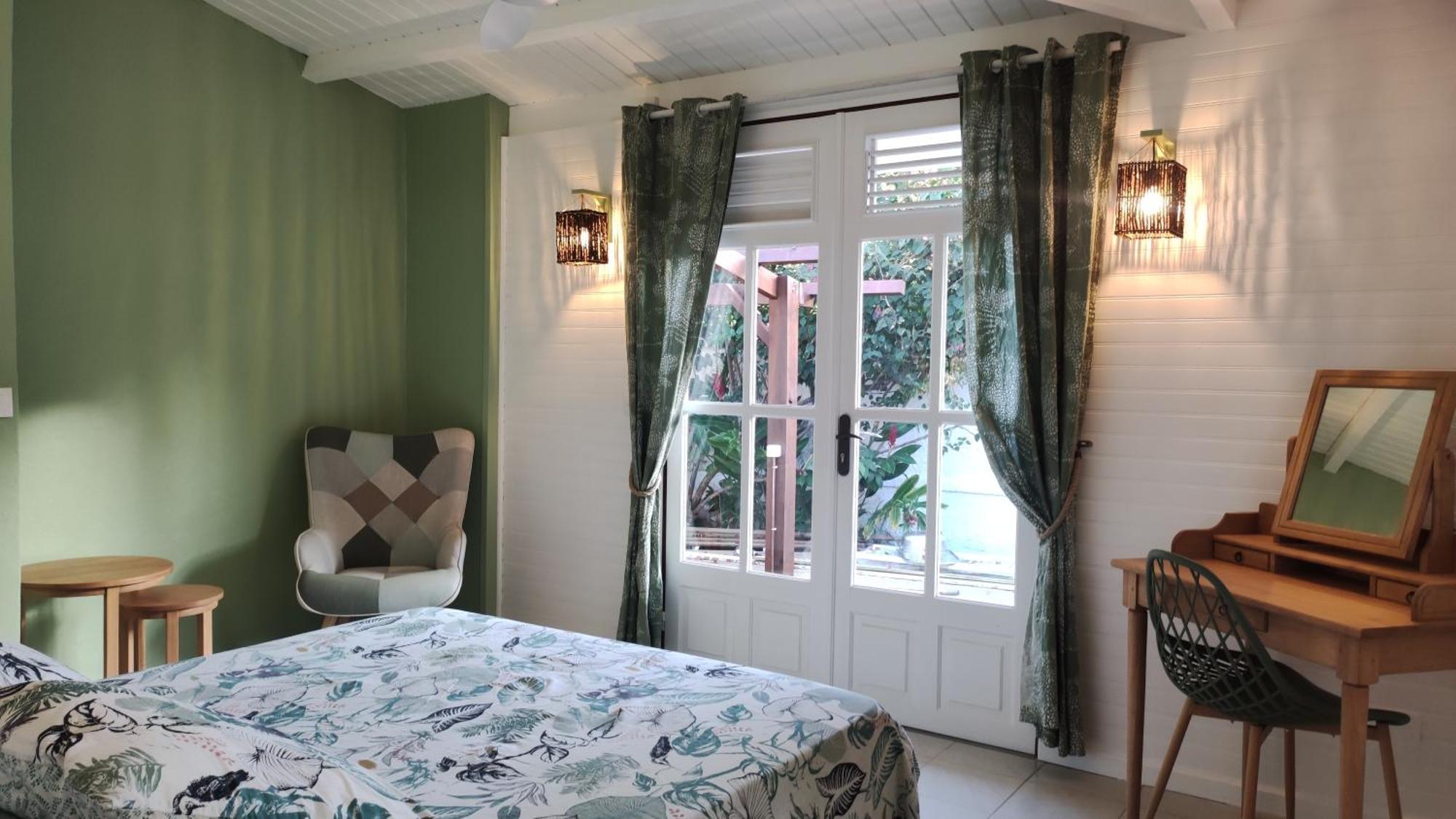 Les Coulirooms - Suite Avec Jacuzzi Et Grande Terrasse Сент-Анн Экстерьер фото